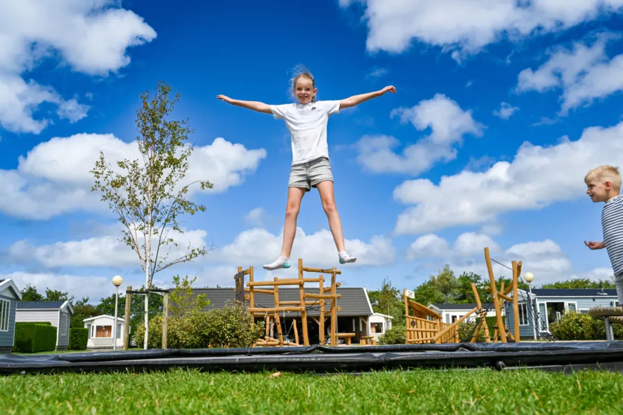 Coogherveld Camping Algemeen Trampoline speeltuin