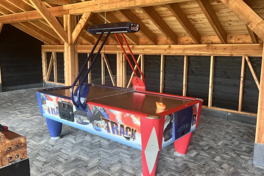 Air hockey in de overkaping